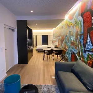 Aparthotel Blackhome I Contactless Check-in, Graz